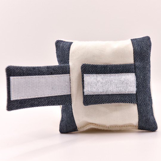 Bleu Denim – Carré doux tendance pour apaiser les frottements de la ceinture de sécurité Bleu Denim – Carré doux tendance pour apaiser les frottements de la ceinture de sécurité