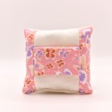 Carré doux Envolée Printanière – Coussin pour chambre implantable, chimiothérapie et cicatrice Carré doux Envolée Printanière – Coussin pour chambre implantable, chimiothérapie et cicatrice